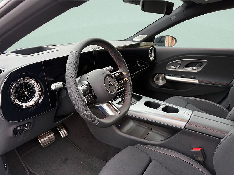 Mercedes-Benz CLA (2025) 220 4MATIC - fotka 9 z 15