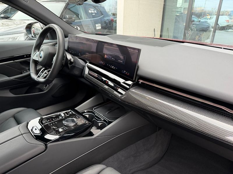 BMW Řada 5 540d xDrive 08/2025 TOP - fotka 12 z 24