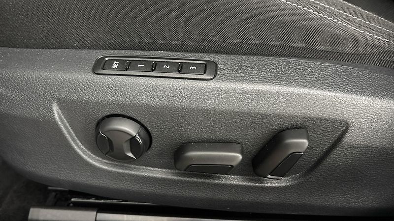 Škoda Superb 2.0 TDI DSG 4x4 Style Combi - fotka 22 z 27