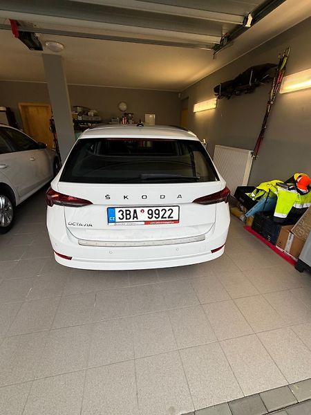 Škoda Octavia 2.0 TDI / 85kW / Amb. ČR - fotka 4 z 20