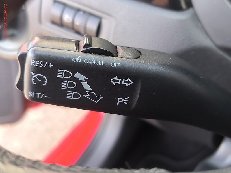 Škoda Rapid (2014) 1.6 TDi, Sport, panor - fotka 14 z 17