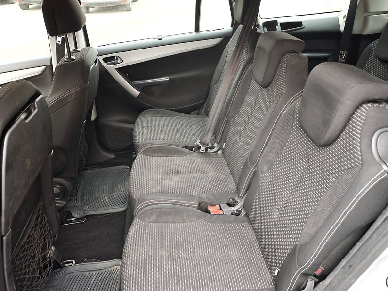 Citroën Grand C4 Picasso (2009) 1,6 TDI 80 KW 7Míst - fotka 13 z 32