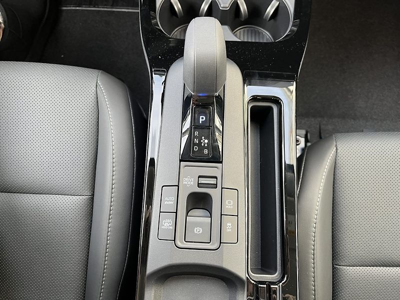 Toyota Prius 2.0L PHEV Executive - fotka 26 z 31