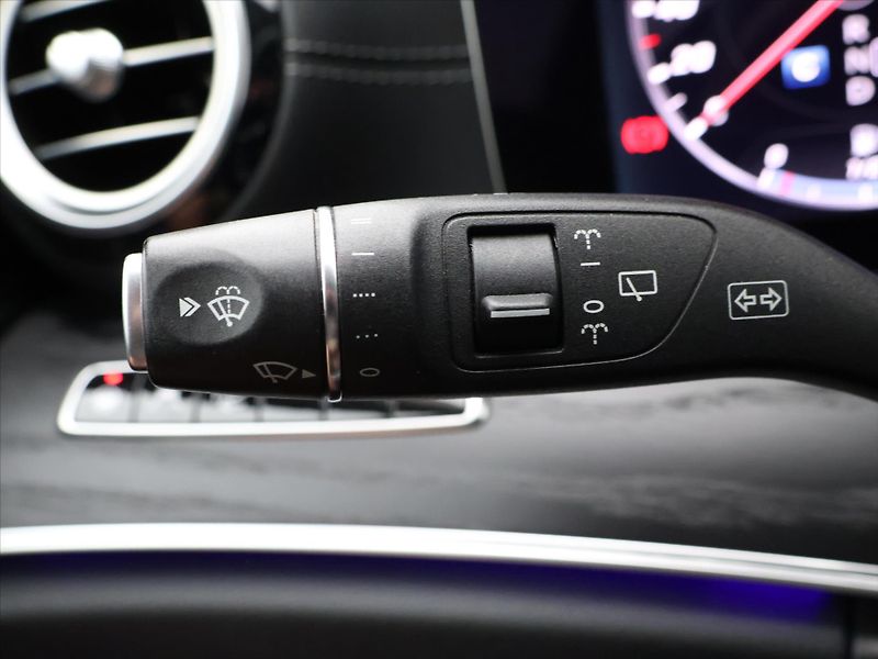 Mercedes-Benz Třídy E 2.0 220d 143kW 4Matic Aut. - fotka 19 z 34
