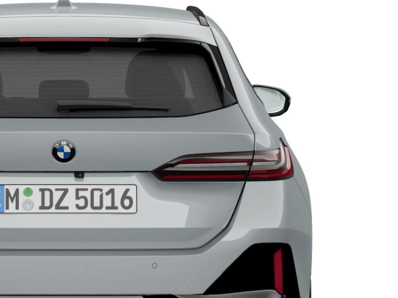 BMW Řada 5 (2026) 540d xDrive Touring - fotka 5 z 10