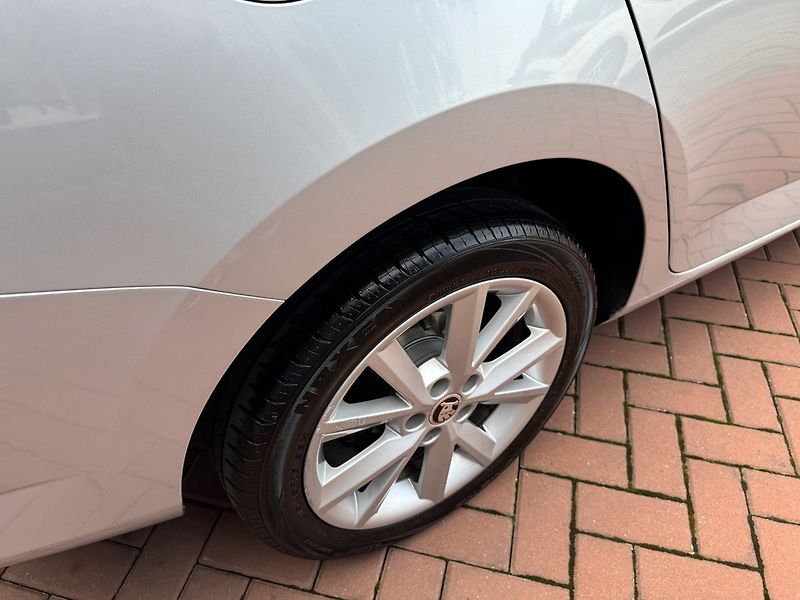 Škoda Fabia (2016) 1.2TSi Joy Navi Digi Klima - fotka 46 z 48