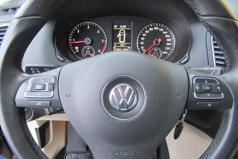 Volkswagen Sharan 2.0TDI 4x4 PANORAMA NAVI TAŽNÉ - fotka 13 z 28