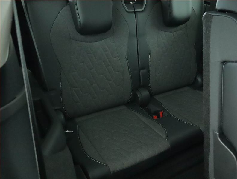 Volkswagen Tayron (2025) 1.5 eTSI - fotka 16 z 19
