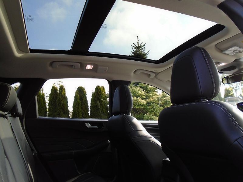Ford Kuga 2,0EcoBlue 140kW AWD Vignale A - fotka 40 z 50