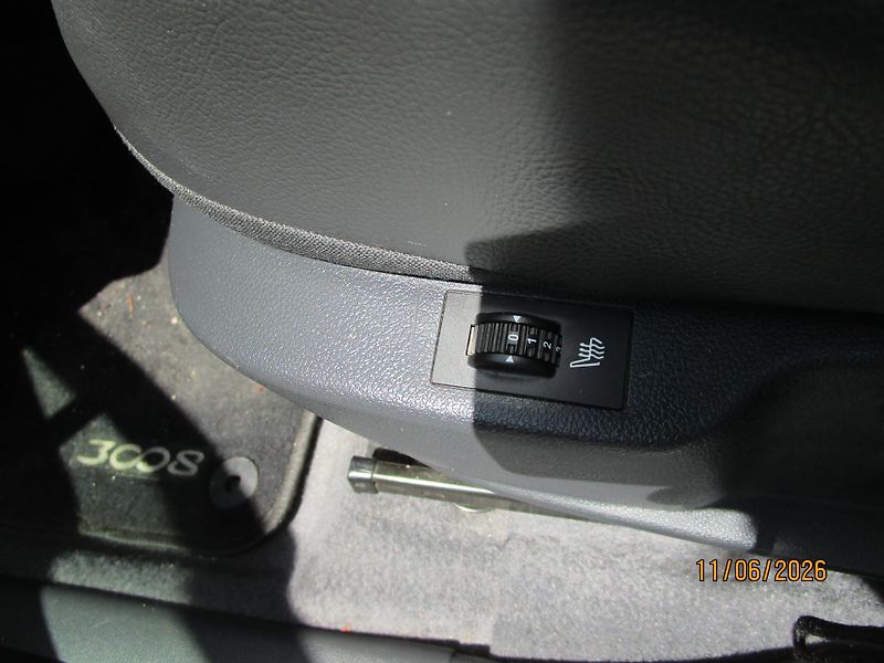 Peugeot 3008 (2015) 1,6 HDi panorama, navi - fotka 28 z 29