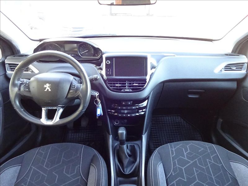 Peugeot 2008 1,2i 61kW - fotka 33 z 55