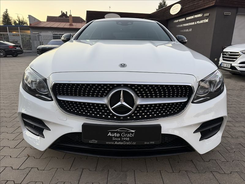 Mercedes-Benz Třídy E 220d AMG 4Matic - fotka 2 z 26