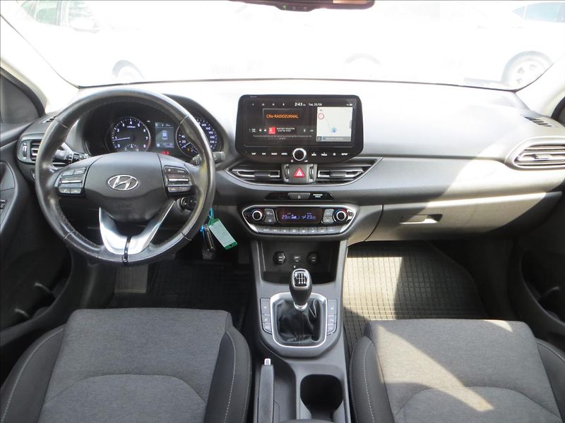 Hyundai i30 1,5 T-GDI mHEV Family Smart - fotka 28 z 28