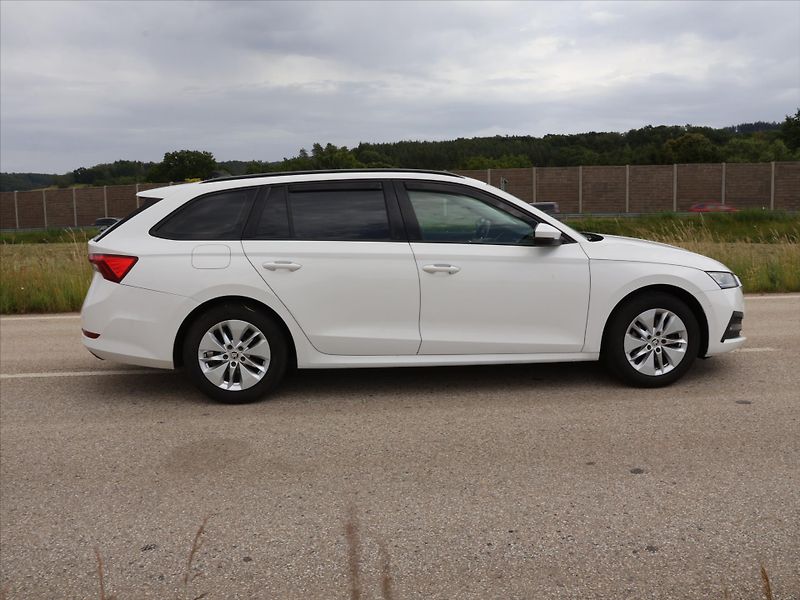Škoda Octavia 2,0 TDI 85kW Ambition CZ - fotka 8 z 32