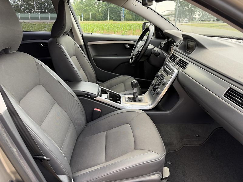 Volvo XC70 2.4 D4 4X4 MANUAL SERVISKA - fotka 30 z 45