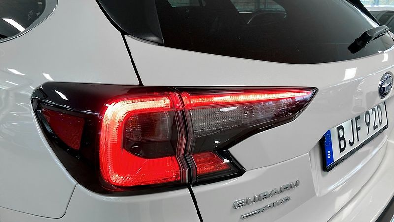 Subaru Outback 2.5i 4WD Active + tažné - fotka 8 z 24