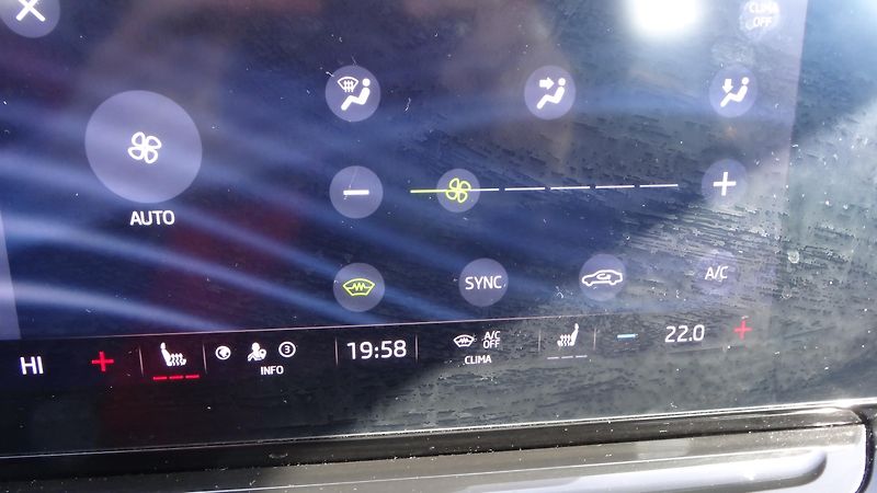 Škoda Octavia Kom.2.0TDi taž.zař. Style plus - fotka 8 z 25