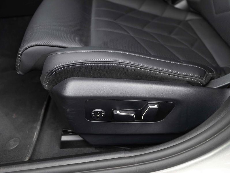 BMW Řada 5 540d xDrive Touring - fotka 21 z 22
