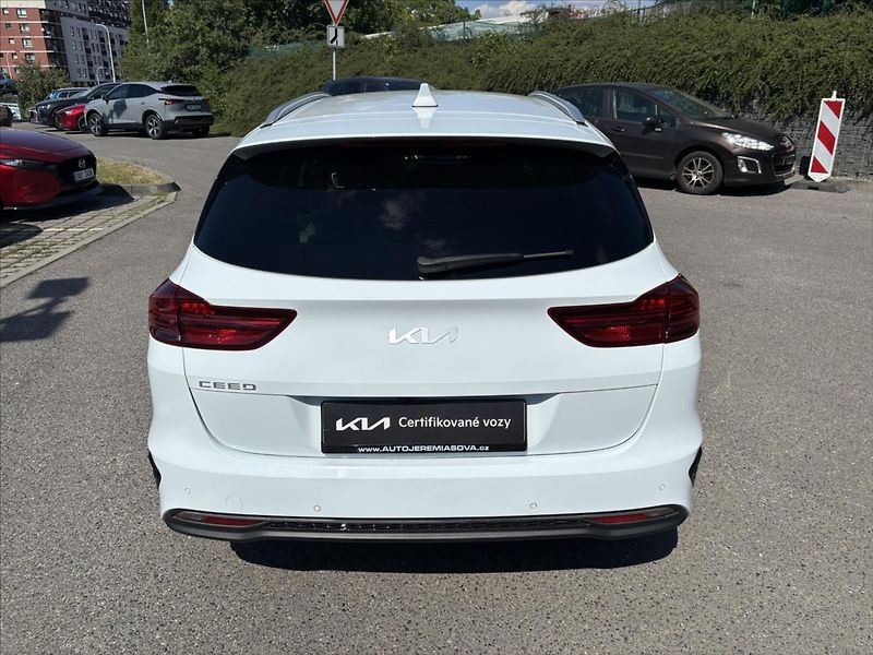 Kia Ceed 1,5 TGDi AT TOP ZÁRUKA ADAPTIV - fotka 4 z 40