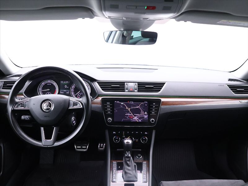 Škoda Superb 2,0 TDI 140kW DSG Scout 4x4 CZ - fotka 24 z 32