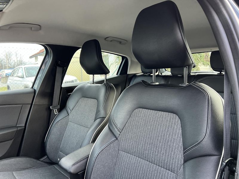 Renault Clio 1.6i E-TECH HYBRID AUTOMAT - fotka 8 z 33