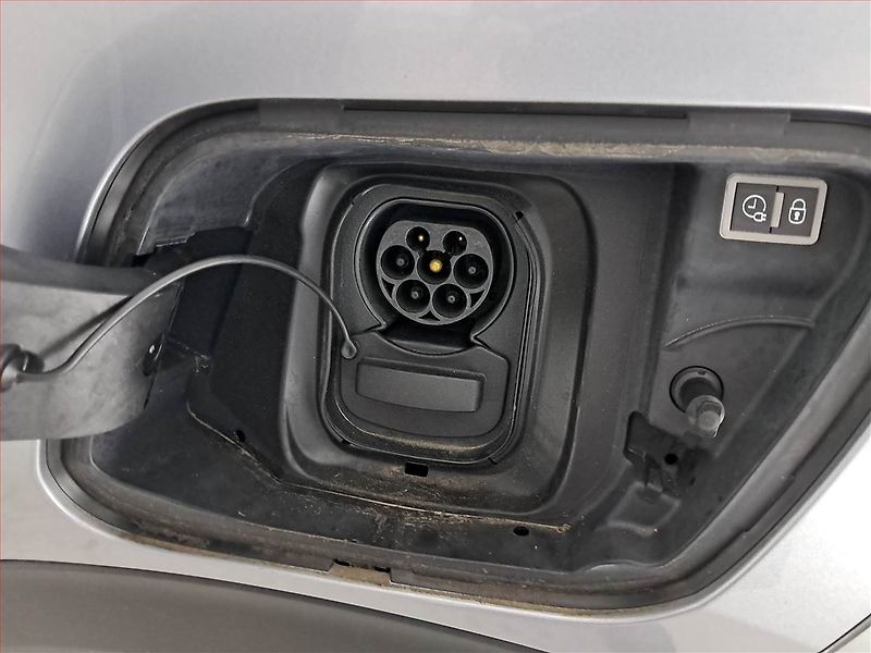 Peugeot 2008 (2023) Active 50 kWh, SoH 100% - fotka 16 z 20