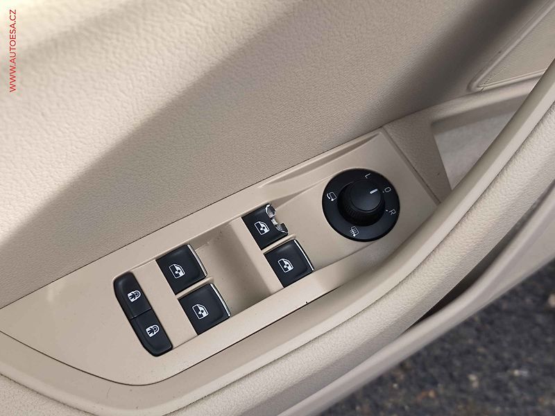 Škoda Superb (2018) 1.8 TSi, ČR, Style, DSG - fotka 26 z 30