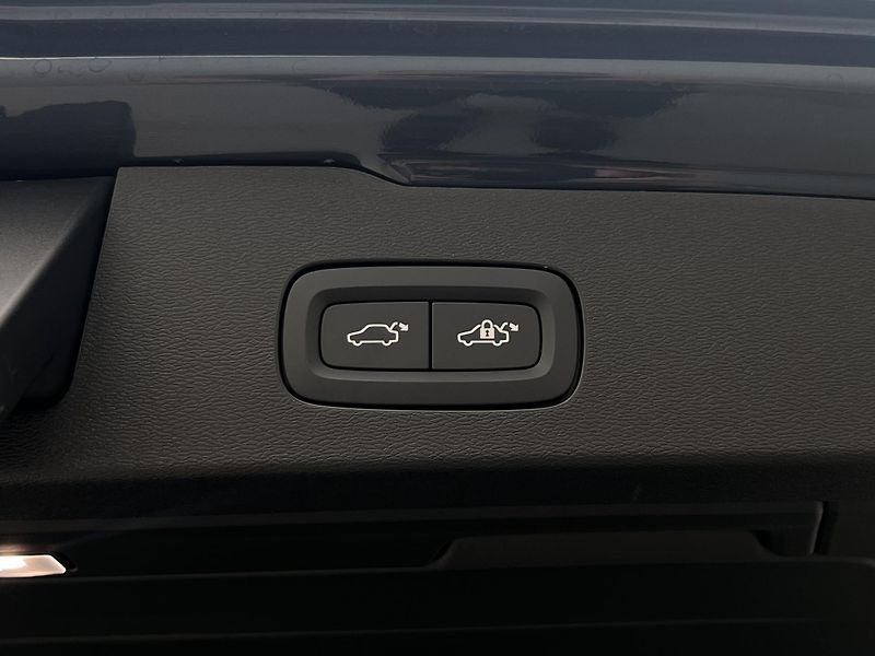 Volvo V60 B4 DARK PLUS AUT - fotka 44 z 45