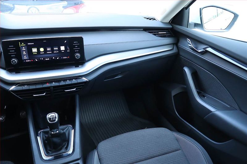 Škoda Octavia (2022) 1.0 TSI, Tempomat - fotka 8 z 25