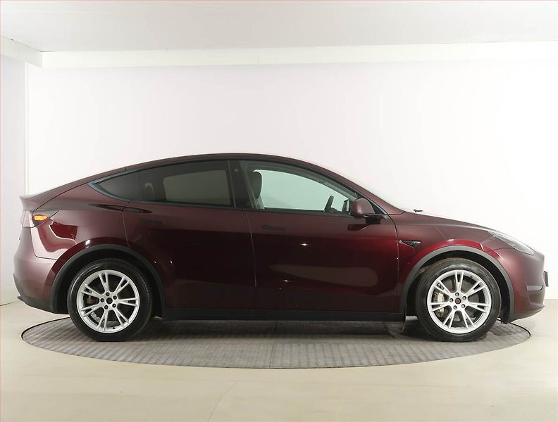 Tesla Model Y (2023) Long Range AWD 79kWh, SoH 94% - fotka 6 z 33