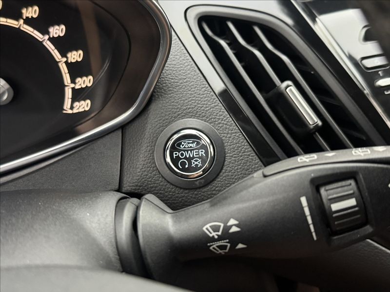 Ford B-MAX 1,6 NAVI KLIMA SENZORY TAŽNÉ - fotka 13 z 36