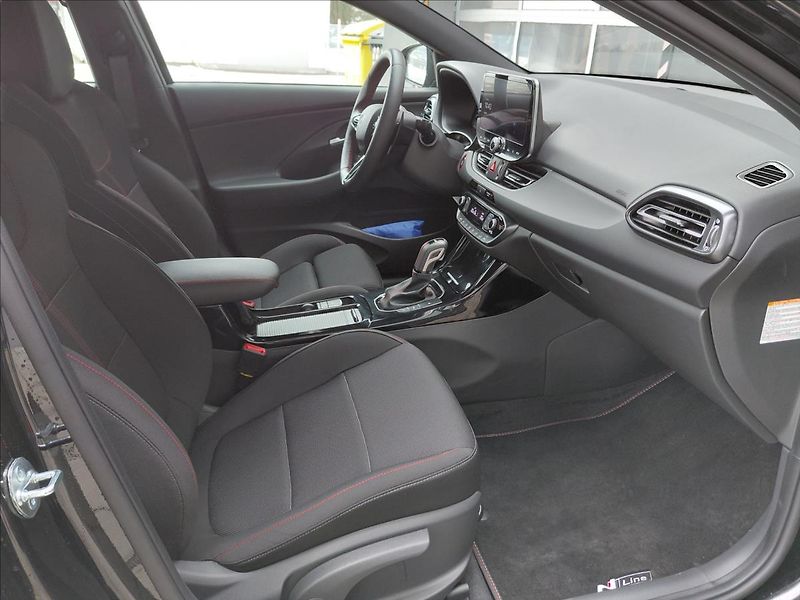 Hyundai i30 FB 1,5 TGDI DCT N LINE - fotka 11 z 22