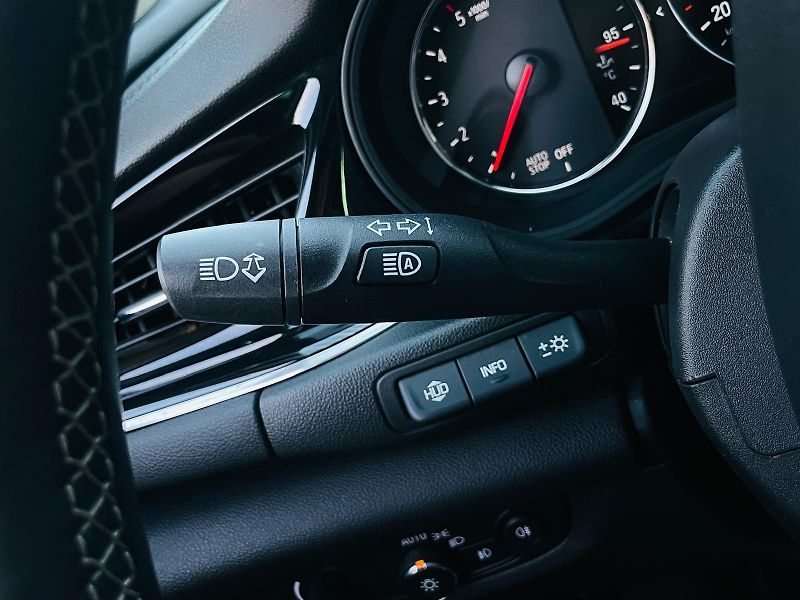 Opel Insignia 2.0CDTi MAN SERVISKA TAŽNÉ LED - fotka 45 z 55