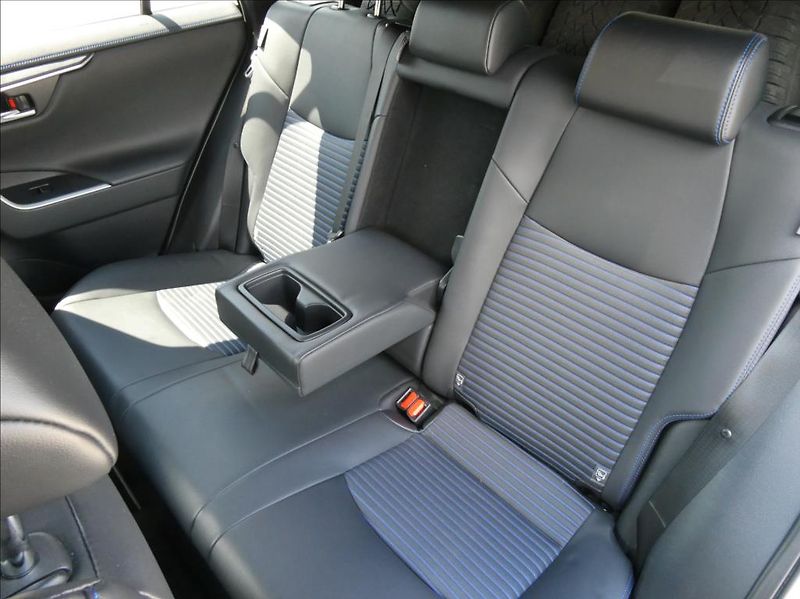Toyota RAV4 2,5 Hybrid,1.maj,ČR,tažné - fotka 17 z 33
