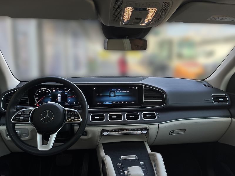 Mercedes-Benz GLE 400 d 4MATIC AMG Line Night - fotka 14 z 18