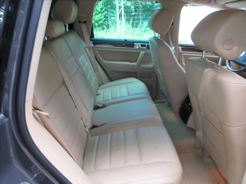 Volkswagen Touareg 3,0 TDi, Navi, Kůže, aut. Tažn - fotka 15 z 36