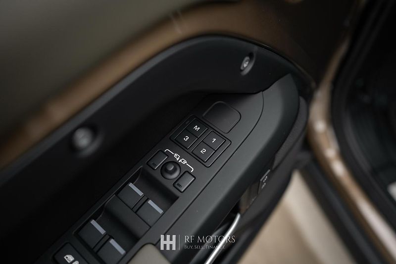 Land Rover Defender (2025) D250 MHEV X-Dynamic SE - fotka 29 z 52