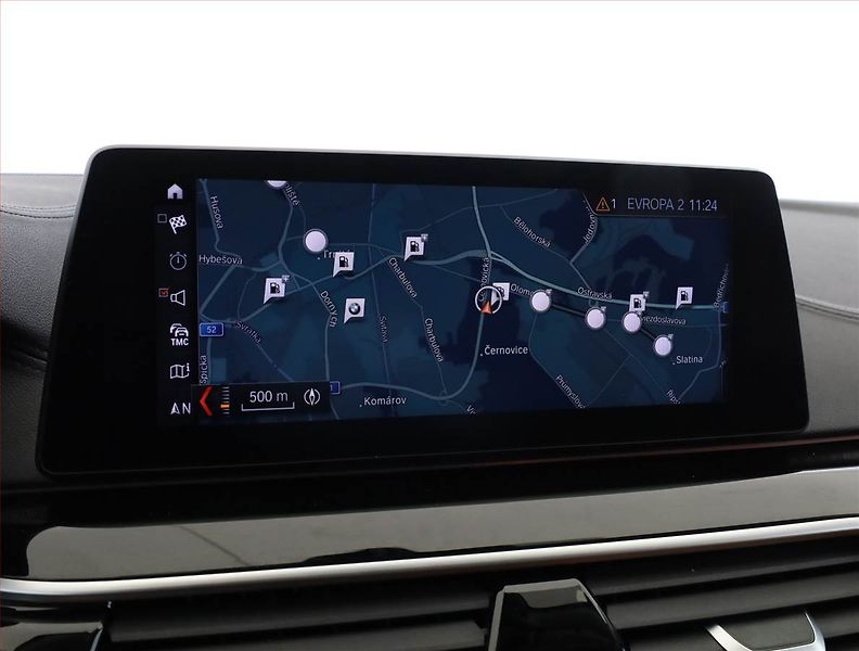 BMW Řada 5 (2018) Luxury Line 530d xDrive - fotka 14 z 18