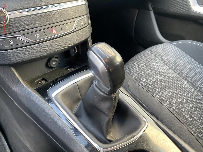 Peugeot 308 (2018) 1.2 PT, 2.maj,ČR, Active, - fotka 15 z 15