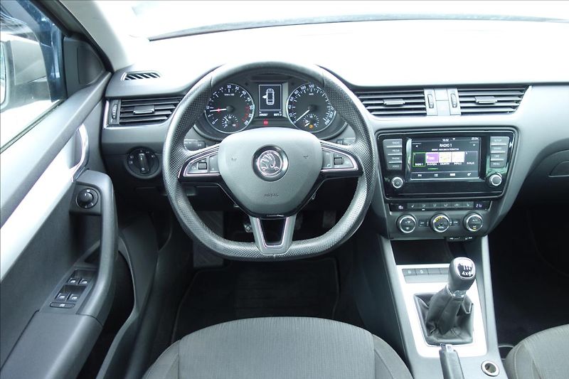 Škoda Octavia 1,6 TDi,ČR,SERV.KN.,STYLE,4x4. - fotka 16 z 32