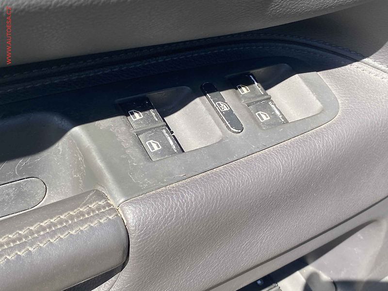 Volkswagen Touareg (2003) 2.5 TDi 4x4 R5, Šíbr, kůže - fotka 11 z 17