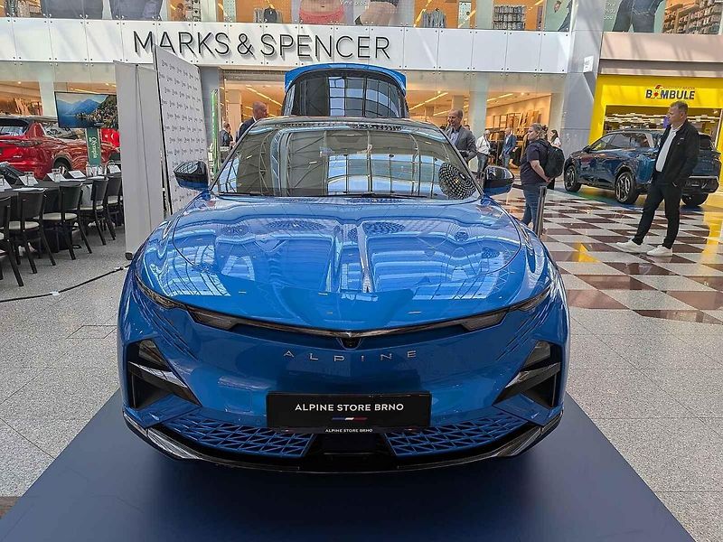 Lidé poprvé v Česku uvidí nové modely vozů Alpine A390 a Mitsubishi Eclipse Cross v brněnské Olympii. Výstava potrvá do konce května a její součástí budou i testovací jízdy.
