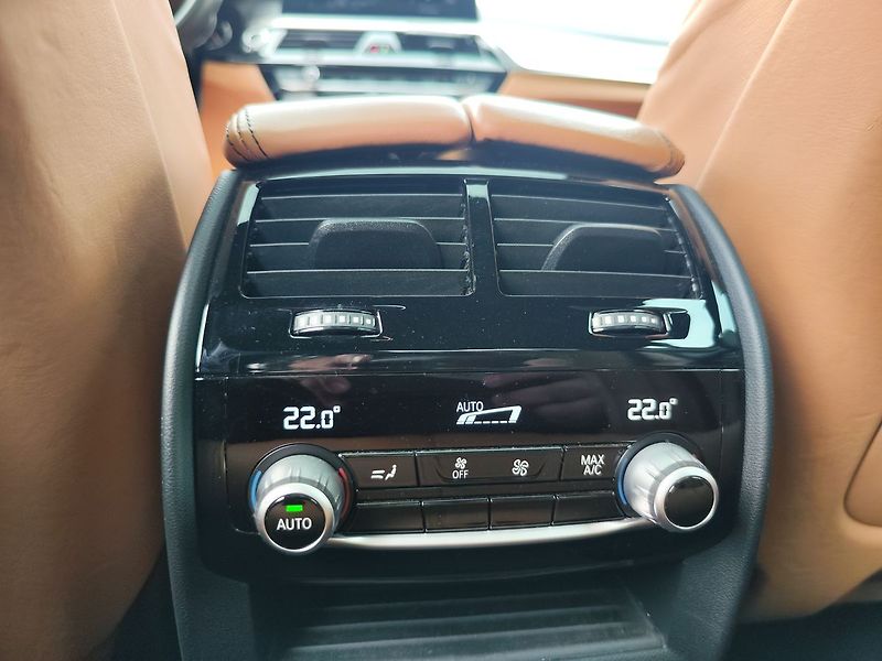 BMW Řada 5 540d/235kW xDrive Luxury AT - fotka 17 z 40