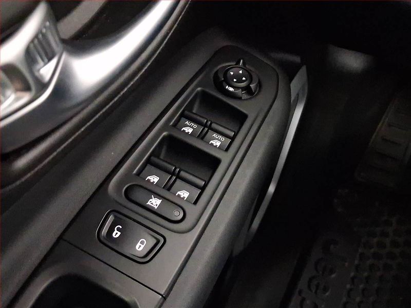 Jeep Renegade (2016) Limited 1.4 MultiAir, 4X4 - fotka 18 z 20