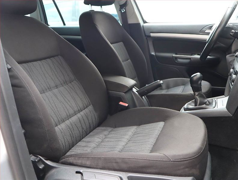 Škoda Octavia (2011) 1.6 TDI, Tempomat - fotka 9 z 14