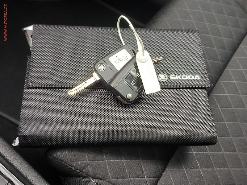 Škoda Superb (2017) 1.4 TSi, Style, bixen, panor - fotka 23 z 23