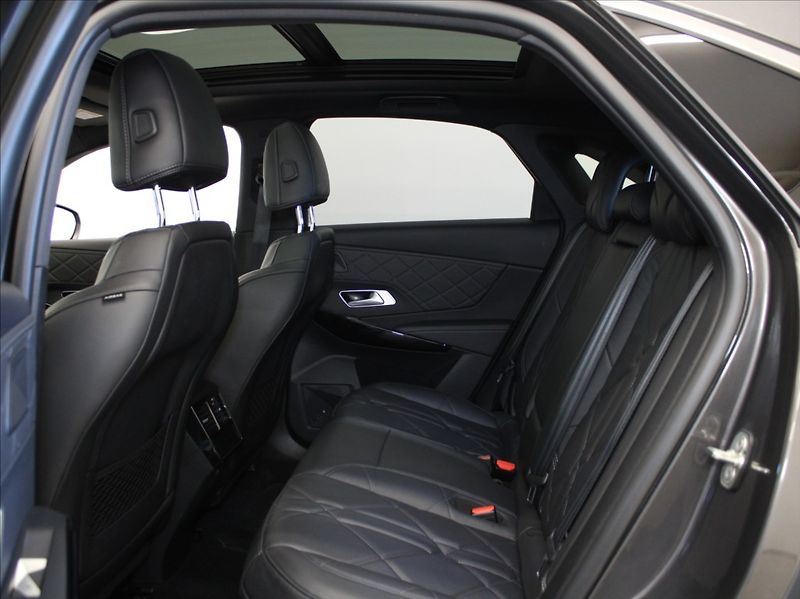 DS Automobiles DS7 Crossback 1,6 PHEV 300k.4x4 Rivoli PANO. - fotka 7 z 29