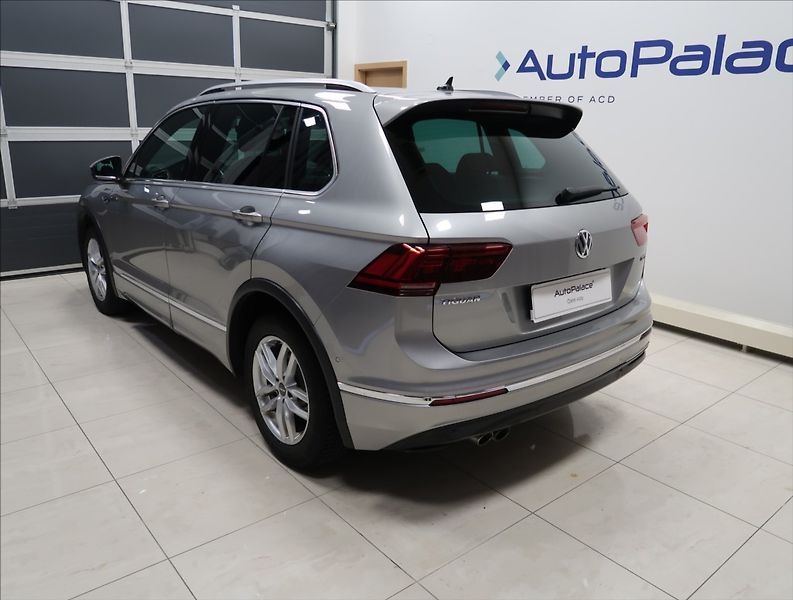 Volkswagen Tiguan 2,0 TDI DSG 4MOTION R-LINE - fotka 7 z 55