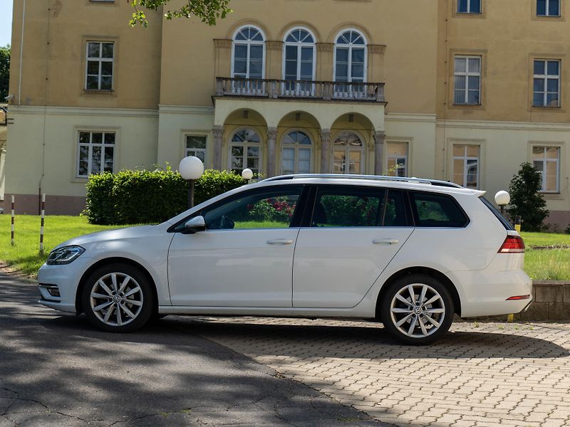 Volkswagen Golf 1.5 TSI DSG Highline LED ACC - fotka 4 z 29