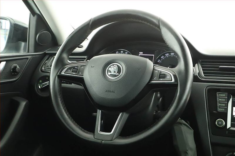 Škoda Rapid (2015) Spaceback 1.6 TDI, Xenony - fotka 8 z 16